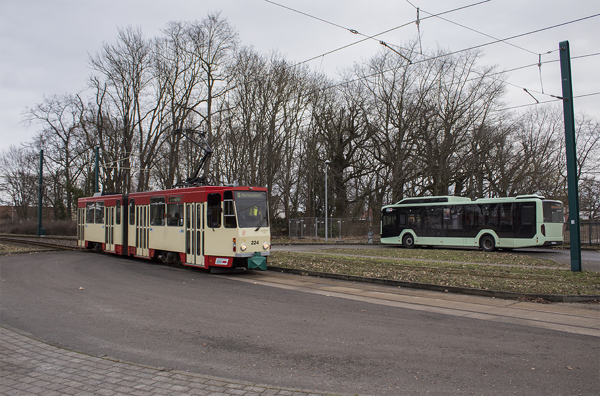Tatra KT4DM #224
